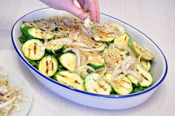 Запеканка из овощей-гриль с моцареллой и пармезаном. Такая запеканка прекрасна как самостоятельное ... - 5