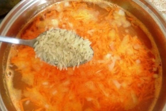 СЫРНЫЙ СУП С КУРИНЫМ ФИЛЕ .ИНГРЕДИЕНТЫ: 5-6 картофелин среднего размера 1 крупная луковица 1-2 ... - 4