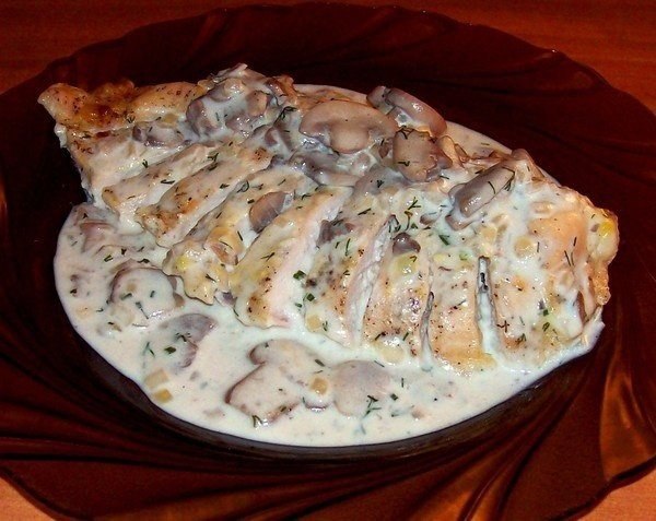 Куриные грудки в сметане, вкуснятина :).Ингредиенты:Картофель 7 штукКуриная грудка 3 штукиРепчатый ...