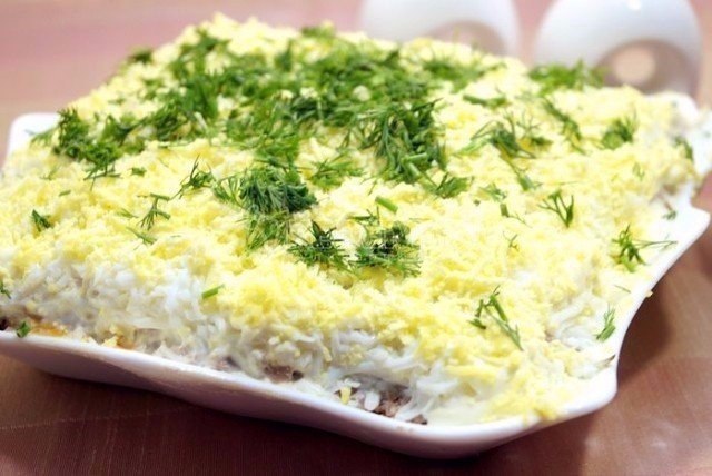 Простой печеночный салатик.Салат очень вкусный! В этот раз вместо печенки у меня был печёночный ...