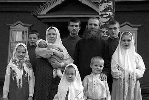 Поколение женщин с искаженными ценностями .Вы никогда не задумывались почему практически каждой из ...