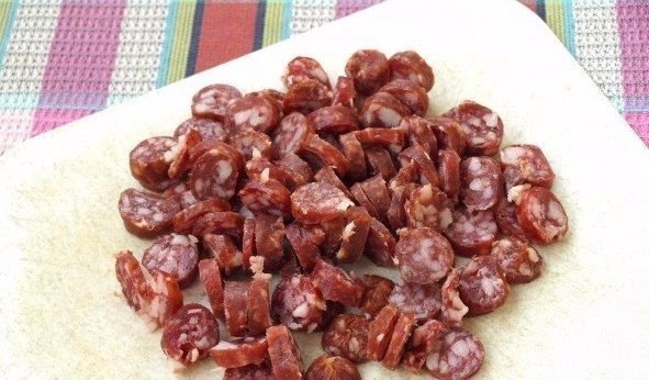 Солянка мясная. Мужчинам не устоять! Ингредиенты: Свинина мякоть - 300 г Колбаса варено-копчёная - ... - 2