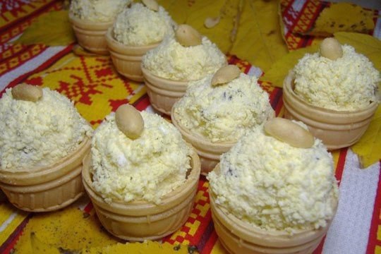 Очень вкусная закусочка! .ИНГРЕДИЕНТЫ плавленый сыр, 2 штук яйцо, 5 штук чеснок, 2 зубч. опята, 100 ...
