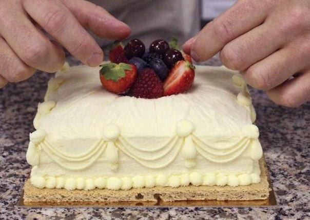Самый вкусный и простой домашний торт. Вам понадобится: 100 г размягченного сливочного масла, 175 г ...