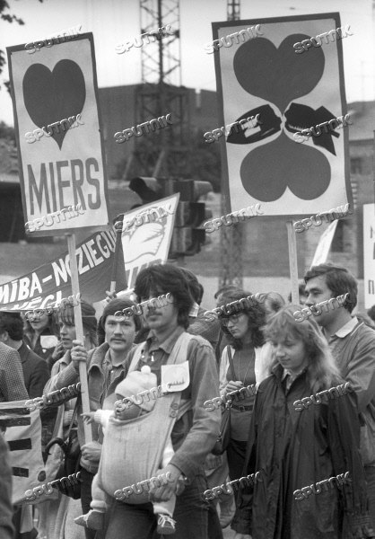 Манифестация "Молодежь Риги против ракет НАТО". 1983 г.