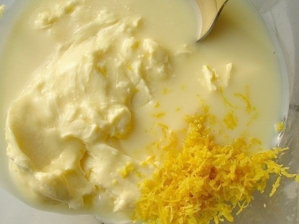 Слоеное пирожное со сгущенкой.Ингредиенты:слоеное дрожжевое тесто – 1 упаковка (у меня 470 ... - 8
