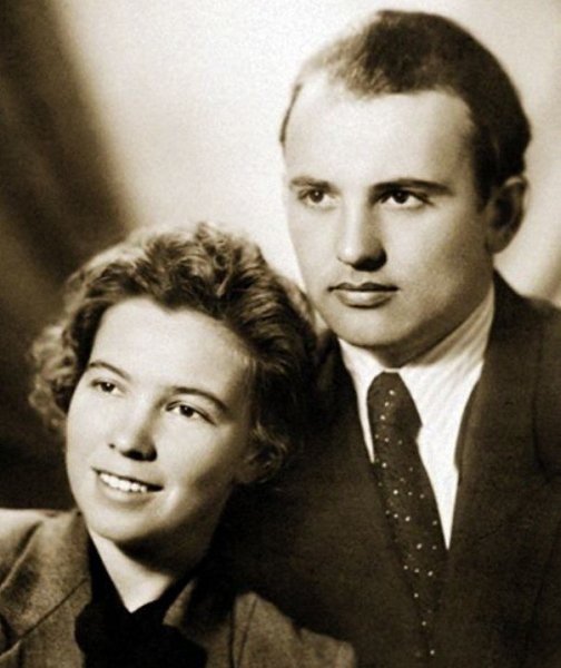 Раиса Титаренко и Михаил Горбачев накануне свадьбы, 1953 год