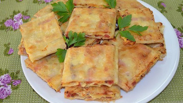 Жареный лаваш с колбасой и сыром. Это очень быстрая и простая закуска, которую можно приготовить на ...