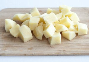 Сырный суп (с плавленным сырком) с курицей.Ингредиенты:Куриная грудка — 1-2 шт.Картофель — 2-3 ... - 4
