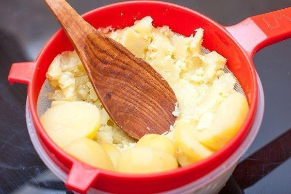 ЗАПЕЧЁННЫЙ КАРТОФЕЛЬ.Вам потребуется:Картофель — 1,5 кгВетчина — 100 гВермишель мелкая яичная — ... - 3
