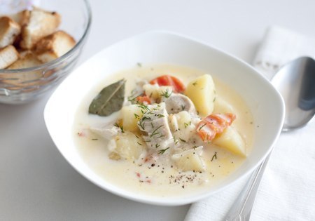 Сырный суп (с плавленным сырком) с курицей.Ингредиенты:Куриная грудка — 1-2 шт.Картофель — 2-3 ...