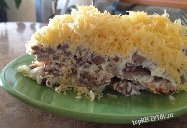 Низкокалорийный салат с курицей и грибами. На 100 гр - 126.73 ккал белки - 14.91 жиры - 6.81 ...