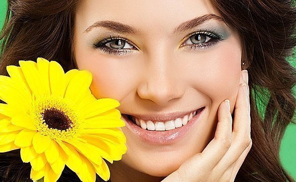 Улыбка женщины, что может быть милее? Ведь от нее на свете веселей. Мужчины с ней становятся ...