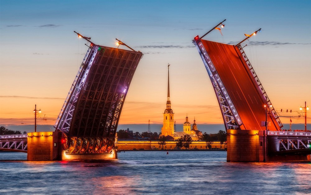 Самые интересные мосты города. Петербург построен на островах и поэтому в городе более 300 мостов. ...