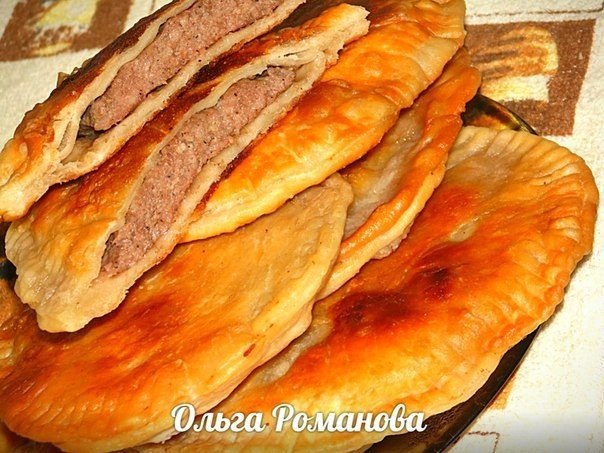 Лепёшки с мясом на пивном тесте.Пиво - 1 стакан Соль - 0,5 чайной ложки Сахарный песок- 0,5 чайной ...
