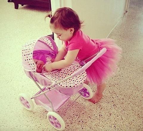 БЫТЬ МАМОЙ ДЕВОЧКИ... Быть мамой девочки — это нежность и постоянное проявление чувств. Это