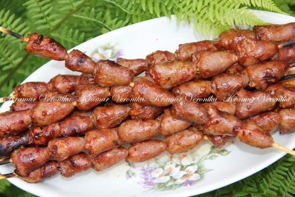 Шашлык из куриных сердечек в томатном маринаде.Нам потребуется:куриные сердечки 700 гртоматная паста ...