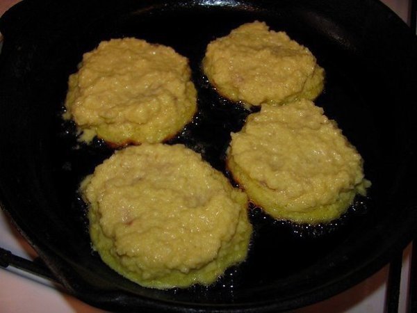 Деруны с мясом.Ингредиенты:- 3 крупных картофелины- 2 яйца- 4 зубчика чеснока- 1 луковица- 4 ... - 3