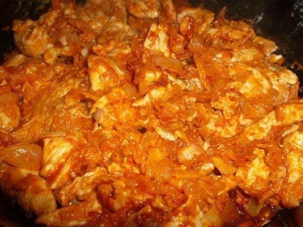 Гуляш из куриного филе.Ингредиенты:филе куриное - 500 - 600 гморковь - 1 шт.лук - 1-2 шт.чеснок - 1 ... - 6