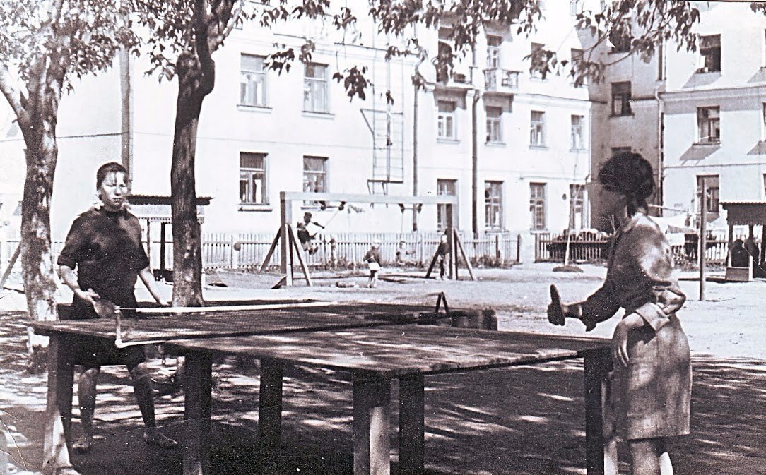 Двор 70-х. Дворовые 60 х. Советское детство во дворе. Советские дети во дворе. Дворовые 60 х.