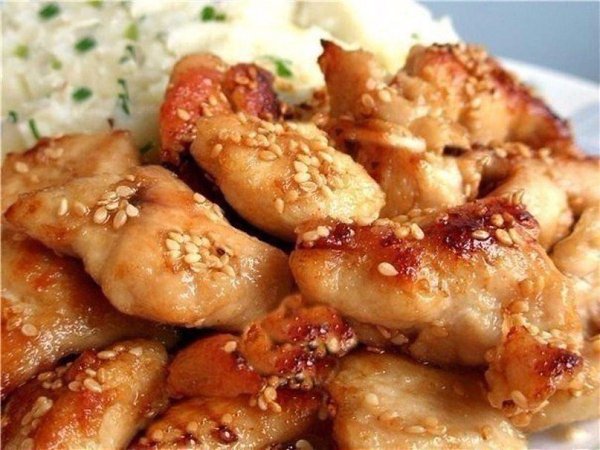 КУРИНЫЕ ГРУДКИ ПО-ВОСТОЧНОМУ. Ингредиенты: - Куриное филе - 500 г - Соевый соус - 4 ст. л - Мёд - 2 ...