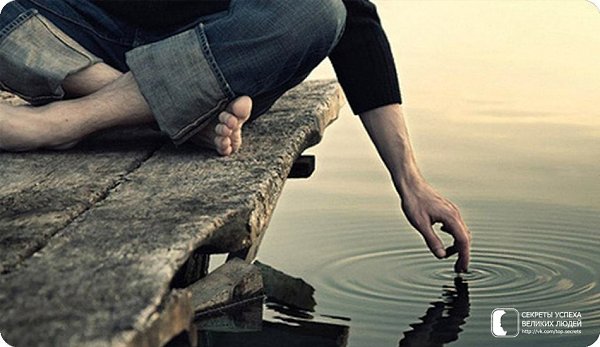 Когда ты одинок — это не значит, что ты слабый. Это значит, ты достаточно сильный, чтобы ждать то, ...