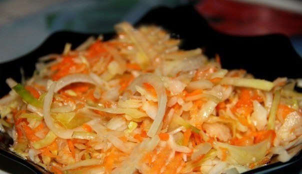 МАРИНОВАННАЯ КАПУСТА ЗА СУТКИ. ИНГРЕДИЕНТЫ: Капуста белокочанная - 2,5 кг Морковь - 700 г Чеснок - 4 ...