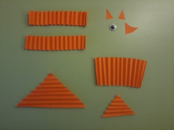 «В гости к лесной красавице». БУМАЖНАЯ ПЛАСТИКА .Для ёлочки нам понадобятся треугольники из зелёной ... - 8