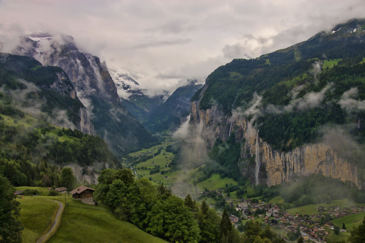 Долина Лаутербруннен Lauterbrunnen Швейцария