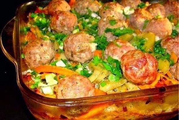 ТОП-10 рецептов картофельных запеканок  .1. Картофельная запеканка с сосисками и сыромИнгредиенты: ... - 2