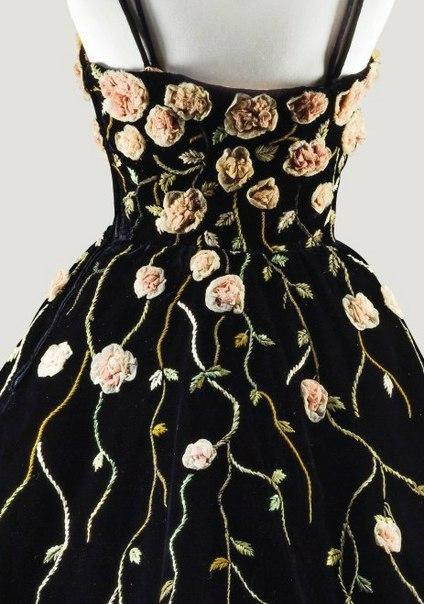    Balmain 1953 . - 4