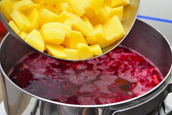 Украинский борщ.Ингредиенты:Мясо свиное — 700 гСвёкла — 2 шт.Картофель — 6 шт.Капуста белокочанная — ... - 5