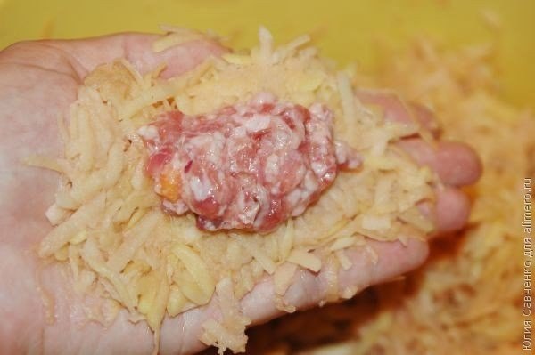 Картофельные зразы с мясным фаршем.Секрет этих зразов в терке, нужно использовать крупную, а не ... - 3