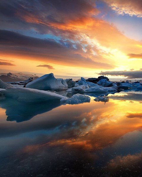 Закат на озере Йёкюльсаурлоун, Исландия.Фото: Iurie Belegurschi