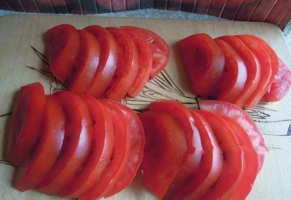 ДИЕТИЧЕСКОЕ МЯСО ПО-ФРАНЦУЗСКИ .ИНГРЕДИЕНТЫ: куриное филе — 2 шт. (250 г) помидор 2 шт. репчатый лук ... - 3