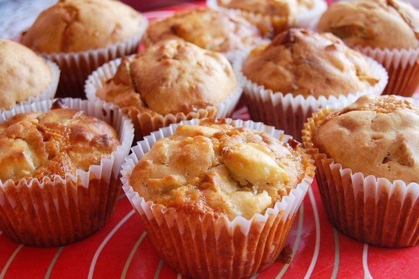 Вкуснейшие яблочные кексы.Ингредиенты:• Овсяная мука – 1/2 ст • Яблоко - 1 шт• Яйцо – 1 шт• Мёд – 1 ...