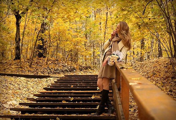 Р. ТОЛЬКО ОСЕНЬЮ МОЖНО СКУЧАТЬ ПО НЕСЛОЖИВШЕМУСЯ, НЕСКАЗАННОМУ, НЕСЛУЧИВШЕМУСЯ...