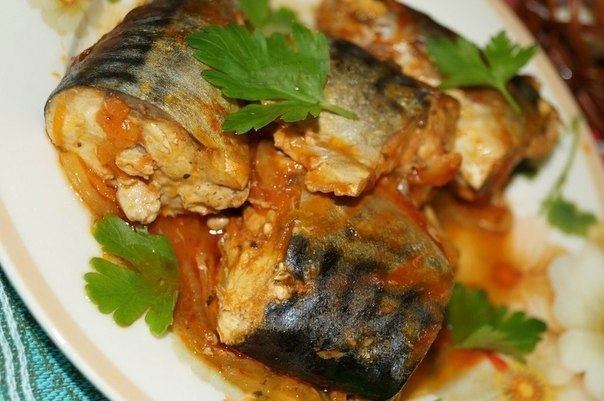 Рецепт скумбрии, тушеной с морковью и луком. Скумбрия - очень пикантная рыбка, из которой можно ...