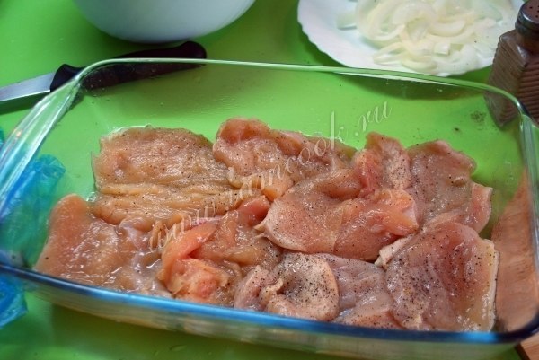 Куриная запеканка по-французски. Ингредиенты: Куриное филе - 400 грамм; Картофель - 2 шт; Лук - 1 ... - 3