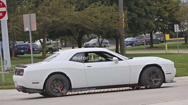    707-  Dodge Challenger Hellcat. - 5