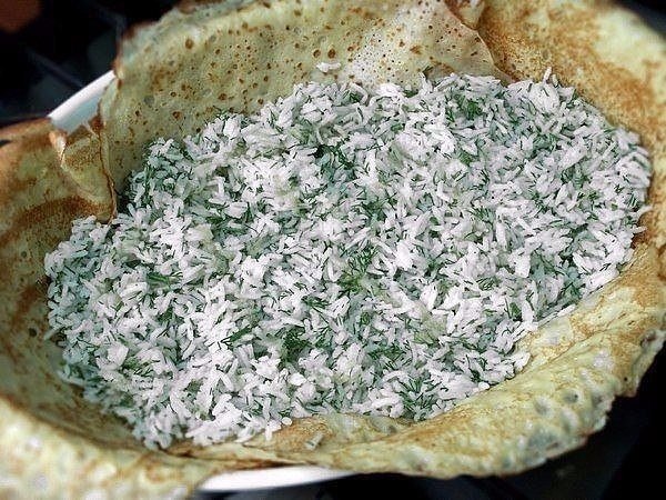 Курник.Приготовление:1. Курицу поставьте вариться. Бросьте в подсоленную воду соль, маленькую ...