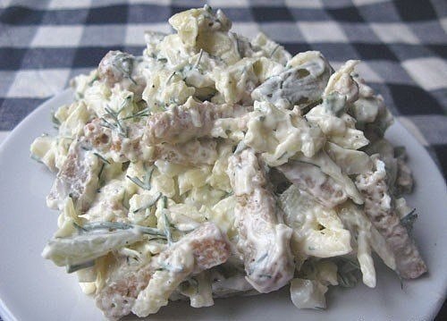 Сырный салат с сухариками. Сырный салат с сухариками – очень сытный, так что им без проблем можно ...