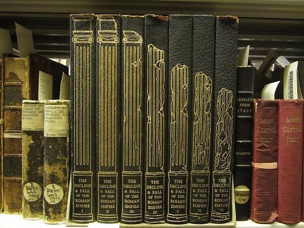 Серия книг, посвященных распаду Римской империи.