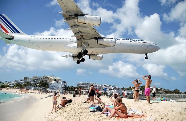 Maho Beach        .      300   -. ...