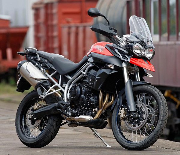 Triumph Tiger 800.    4  3   ...