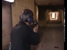 Росгвардия получит на вооружение стреляющий под водой автоматРоссийские военные и служащие Росгвардии со следующего года начнут получать модифицированный автомат двухсредный специальный (АДС), сообщ...