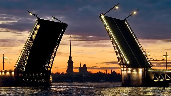 Достопримечательности Дворцовой набережной. Одна из самых известных и красивых набережных города. ...