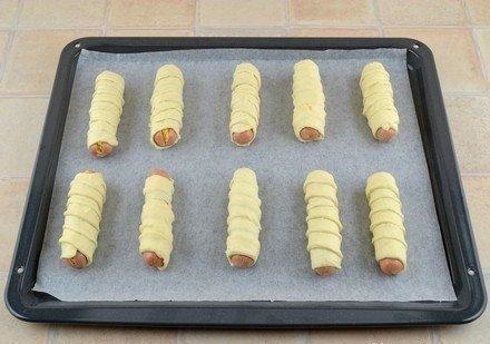 Рецепт на скорую руку - сосиски в тесте! .Простая и неизменно вкусная выпечка с ... - 6