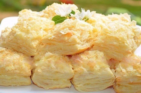 Топ-9 рецептов вкуснейшей выпечки.1. Слоёнки с творожной начинкой и изюмомИнгредиенты:- Тесто ... - 7