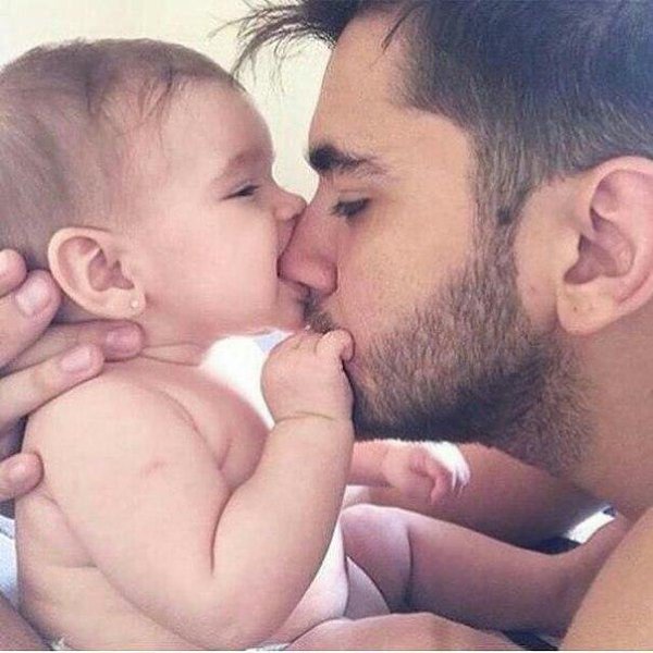 Самых дорогих нам людей мы носим постоянно с собой. Мысленно. Внутри. В сердце.
